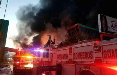 Se incendia bodega de aceites en San Nicolás de los Garza, Nuevo León