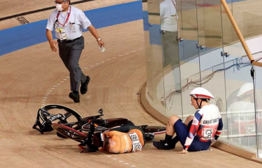 Ciclista es hospitalizada luego de fuerte caída en los juegos olímpicos 