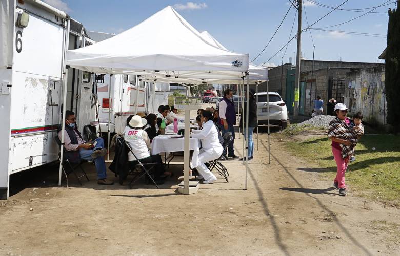 Brindan atención a pobladores afectados por pozos contaminados