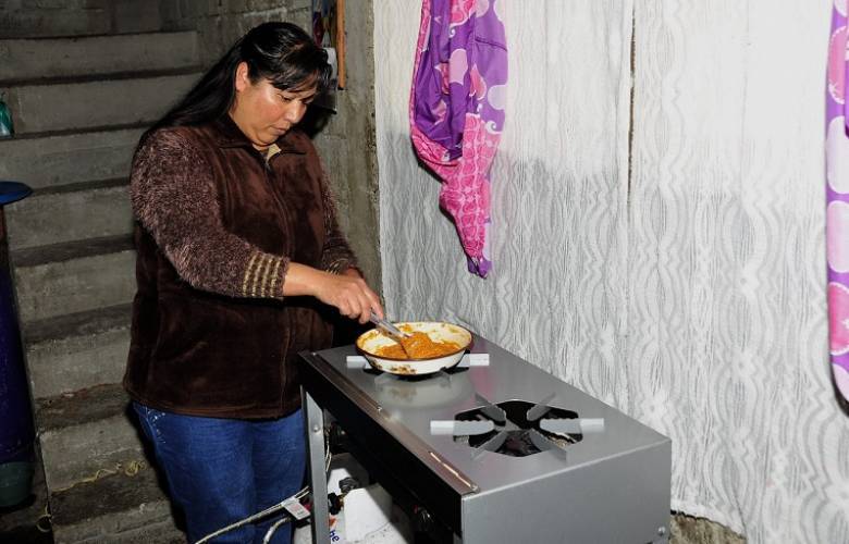  Ayudan estufas de gas a cubrir necesidades básicas de mexiquenses