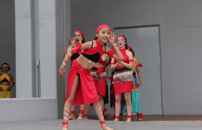 Se presentan bailarines con â€œÃfrica oyeâ€ en el Centro Cultural Mexiquense