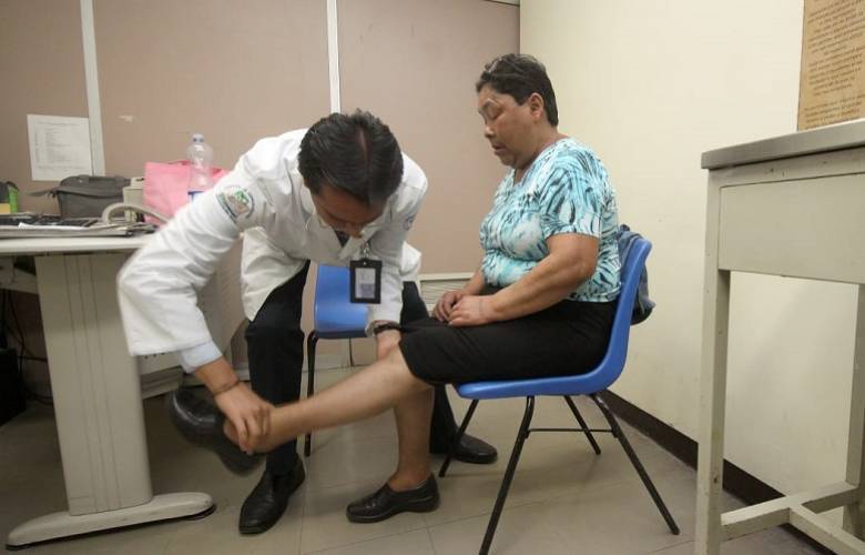 Dolor del talón, padecimiento que afecta a personas que trabajan de pie o caminando 