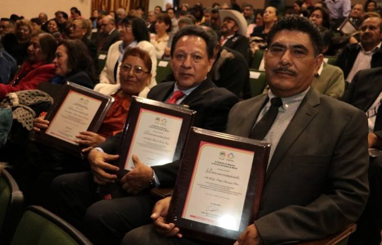 Los maestros, figuras del cambio social 