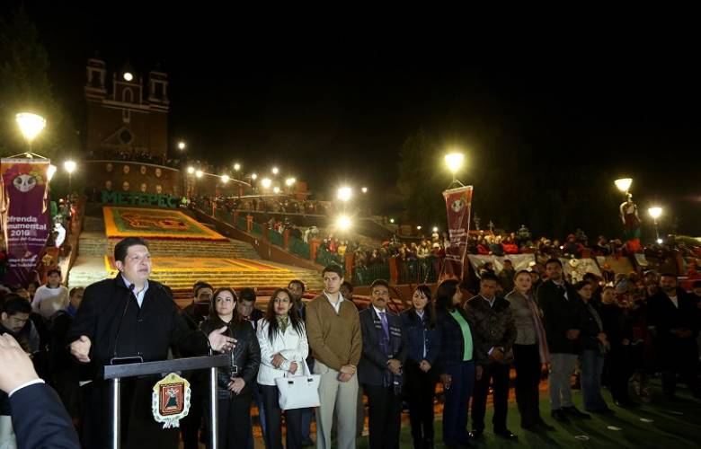 Inauguran ofrenda mONUmental mestiza en Metepec