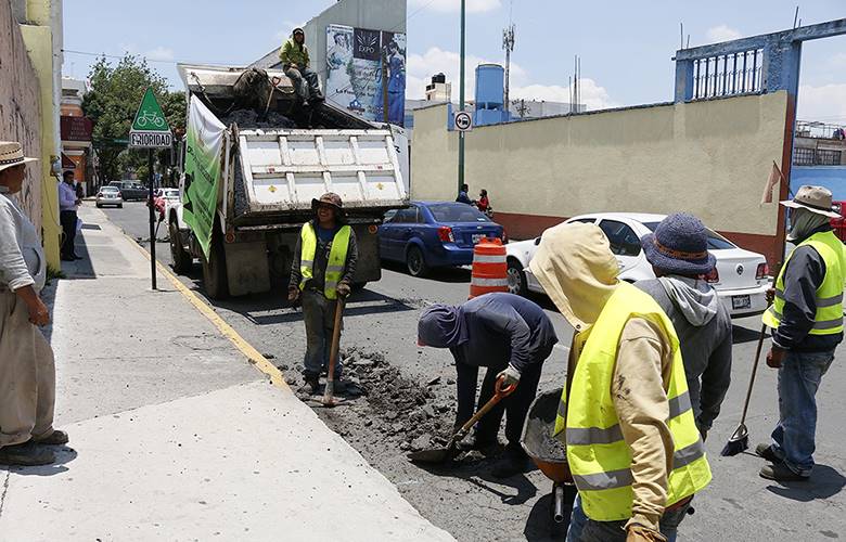 Se intensifican trabajos de bacheo en Toluca