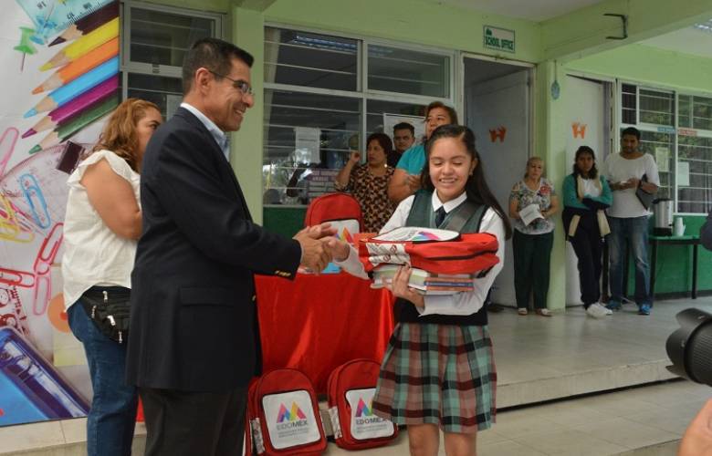 Gobierno estatal entrega apoyos en escuelas de Cuautitlán Izcalli 