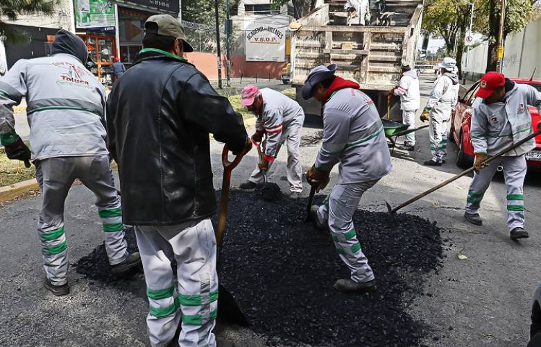 Redoblan cuadrillas en Toluca trabajos de rehabilitación de vialidades