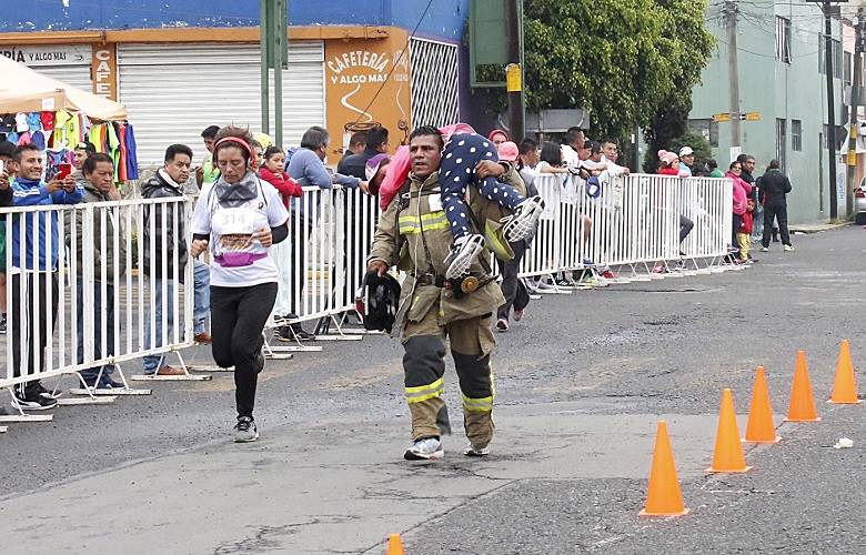 Capacitará dif Metepec a estudiantes sobre detección y prevención del cáncer de mama