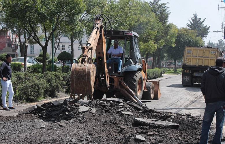 Continúa programa intensivo de bacheo en Toluca