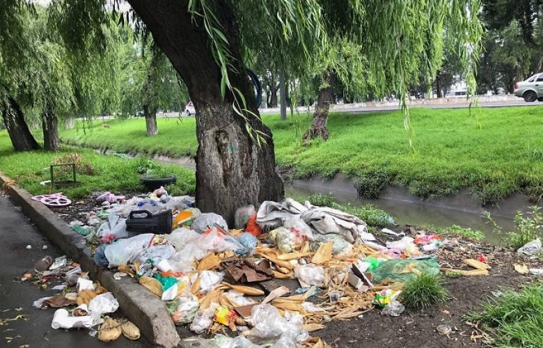 Llama Junta de Caminos a vecinos a no tirar basura sobre Paseo Tollocan