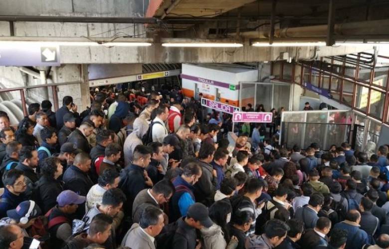 Ofrece metro constancias de retraso para usuarios