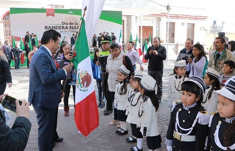 Zinacantepec conmemora a la bandera nacional mexicana
