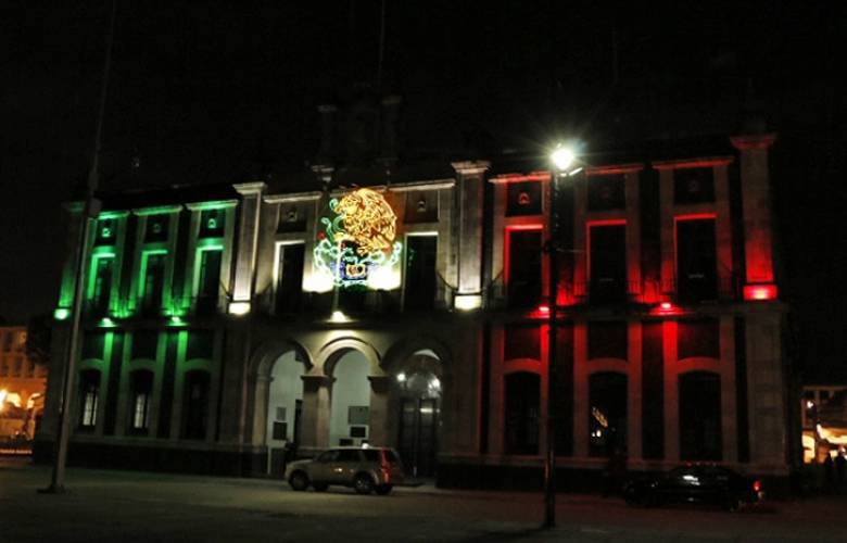 Se viste la capital mexiquense de colores patrios
