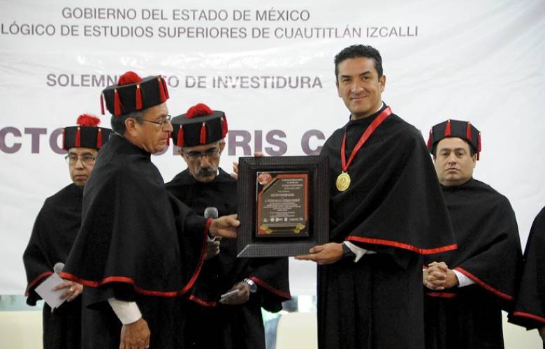 Recibe alcalde Víctor Estrada grado doctor honoris causa del TESCI