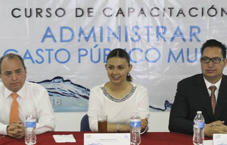 Capacitan a directores de organismos de agua potable