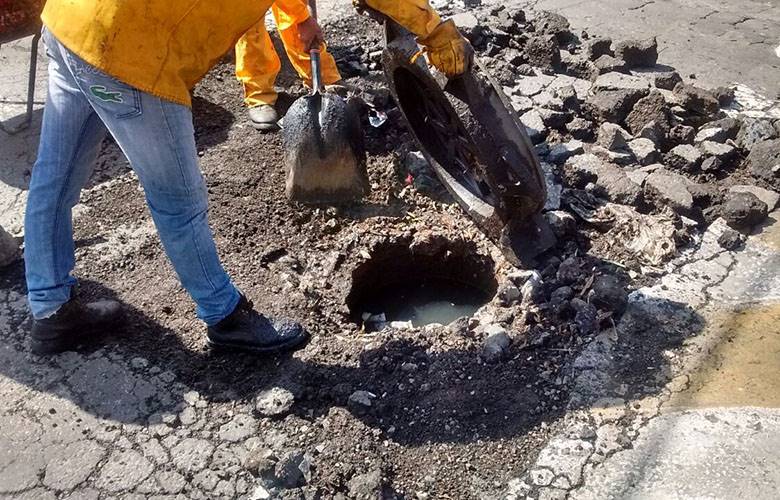 Permanentes los trabajos de bacheo en colonias, comunidades y fraccionamientos de Toluca