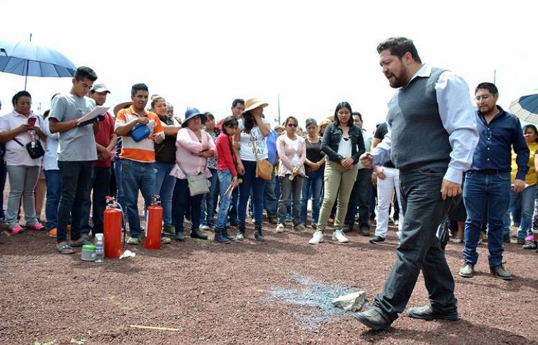 Inspeccionan IMEPI y protección civil condiciones de seguridad en locales del mercado de san Pablito, en Tultepec