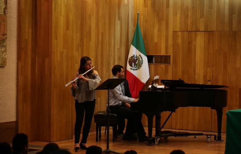 COMEM gradúa a profesionistas de la música