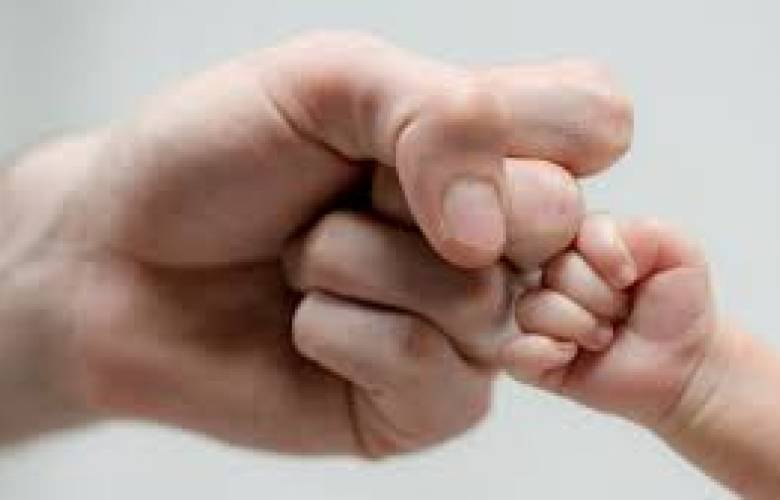 Proponen Senadores ampliar la licencia de paternidad en México