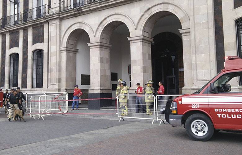 Llamada falsa de bomba en palacio municipal