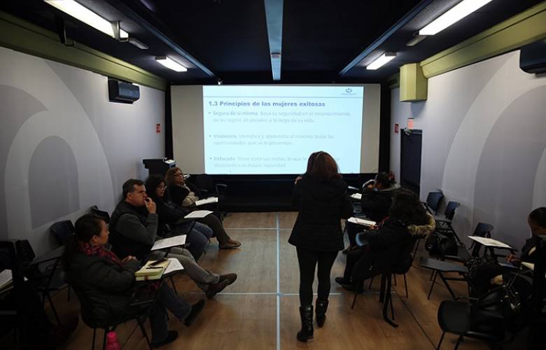 Emprendedores y empresarios de Metepec aprenden a mejorar su negocio