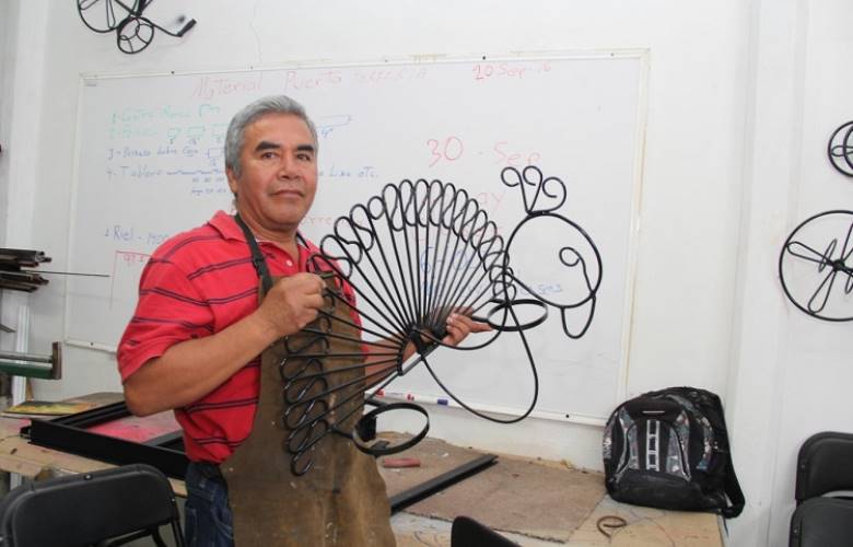 Talleres comunitarios del dif municipal Toluca, opción para mejorar calidad de vida de la población