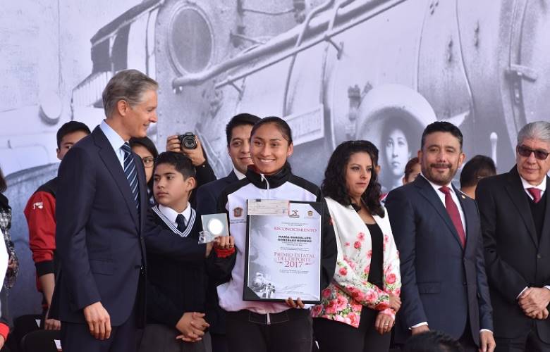Recibe atleta de la UAEM premio estatal del deporte 2017