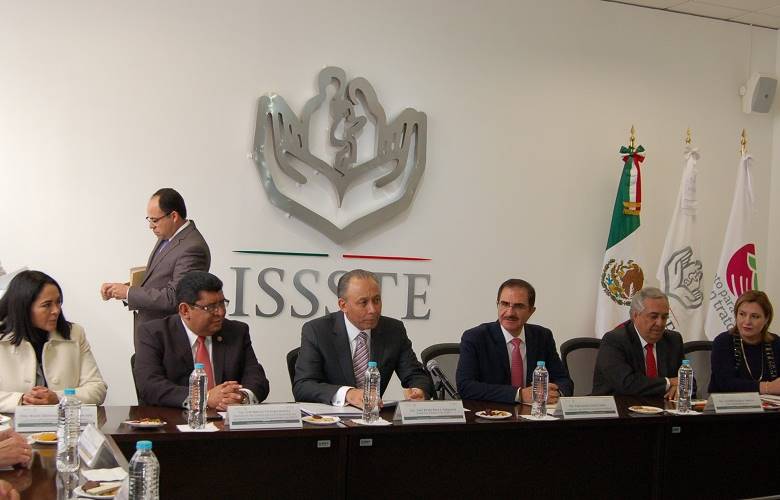 Entrega cuarto informe de actividades y se despide