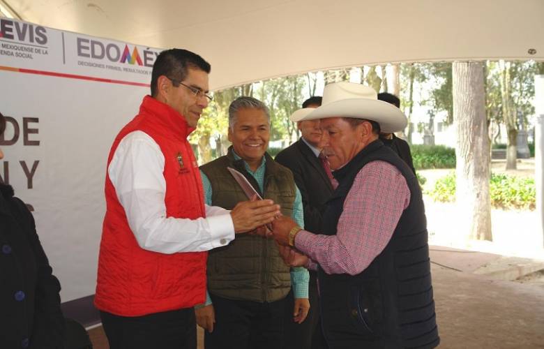Obtienen más de 300 mexiquenses del valle de Toluca la certeza jurídica de su patrimonio