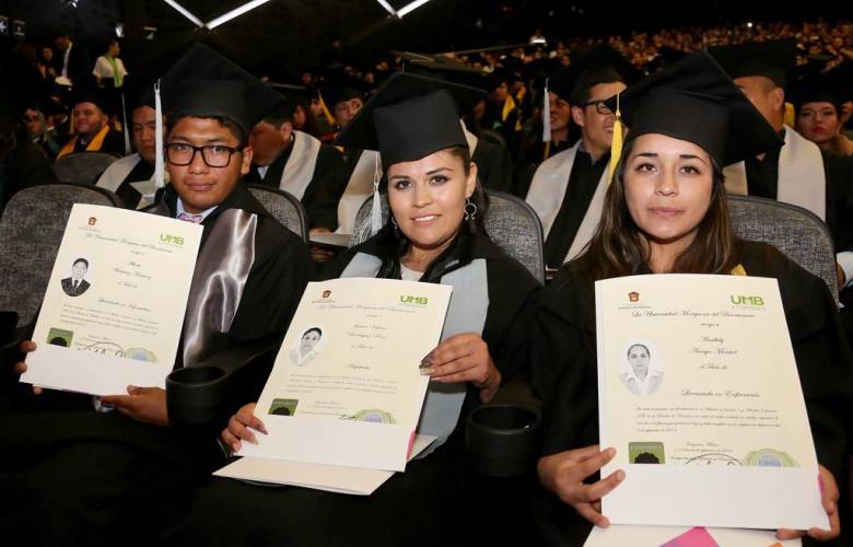 Reciben estudiantes de la Universidad Mexiquenses sus títulos acádemicos 
