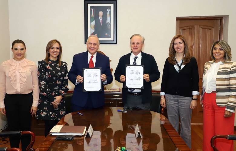 Firman convenio para apoyar a beneficiadas del salario rosa