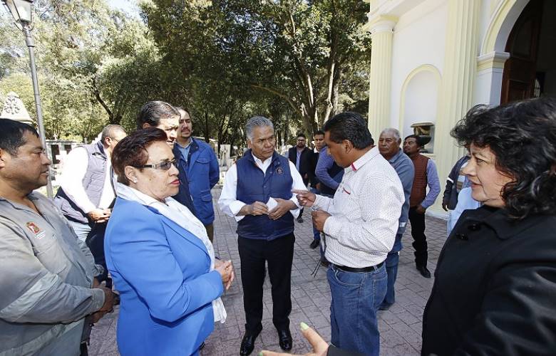 Festejan a servidores públicos por el Día del Inhumador.