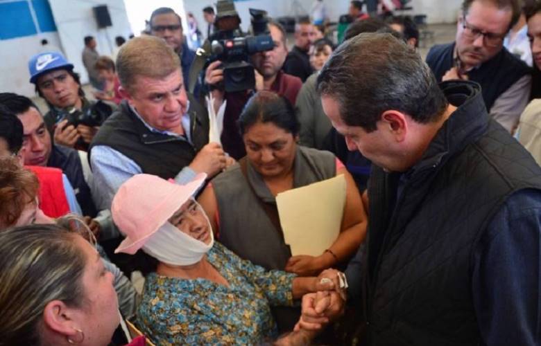 Entrega EDOMEX apoyos económicos para familias que perdieron sus ventas en tultepec: eruviel ávila 