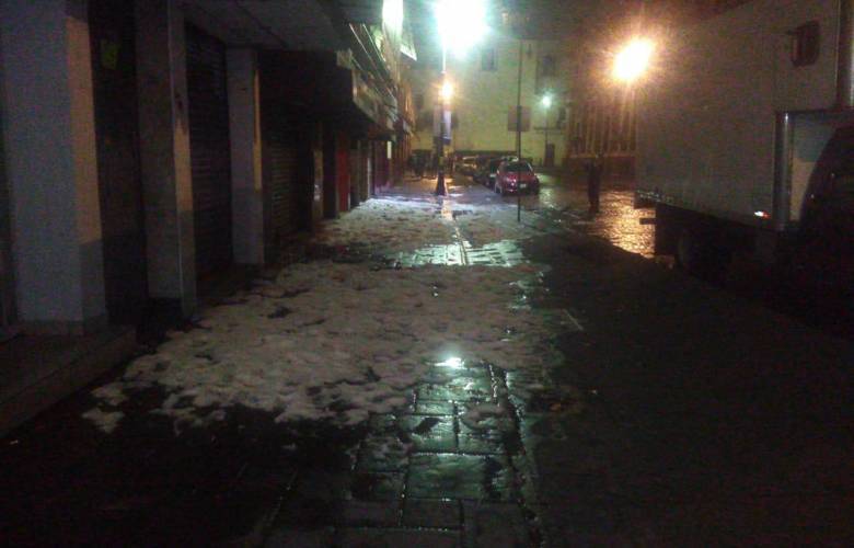 Atienden autoridades de Toluca, reportes por lluvia con granizo del pasado viernes.