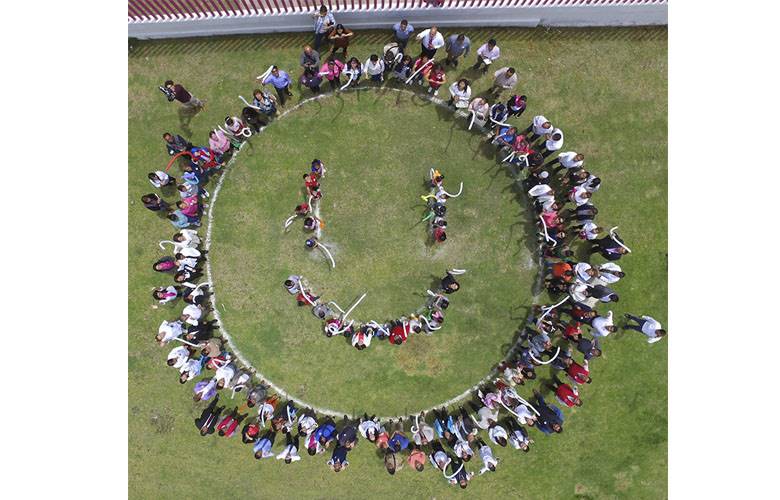 Organiza Izcalli carita feliz para celebrar el día del lph