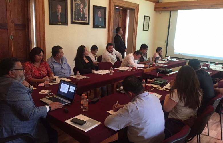 Capacita IAPEM a autoridades electas 