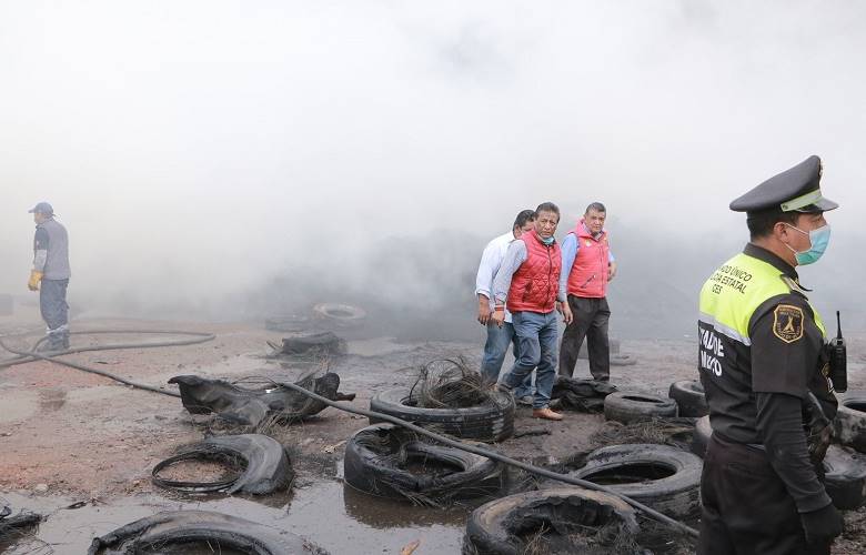 Sin daños mayores el incendio de llantas