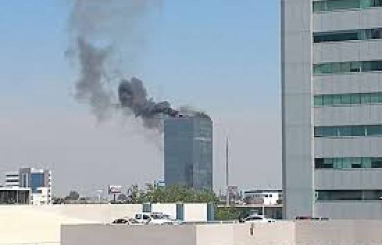 Se incendia Torre Titanium en Puebla