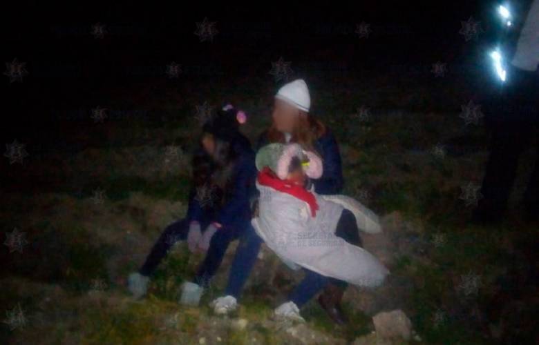 Policías de alta montaña de la SS rescatan a cuatro personas, entre ellas dos menores de edad, extraviadas en el Xinantécatl