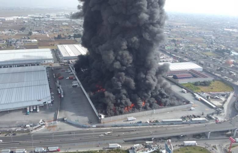 Se incendia una Bodega de Parisina al norte de Toluca