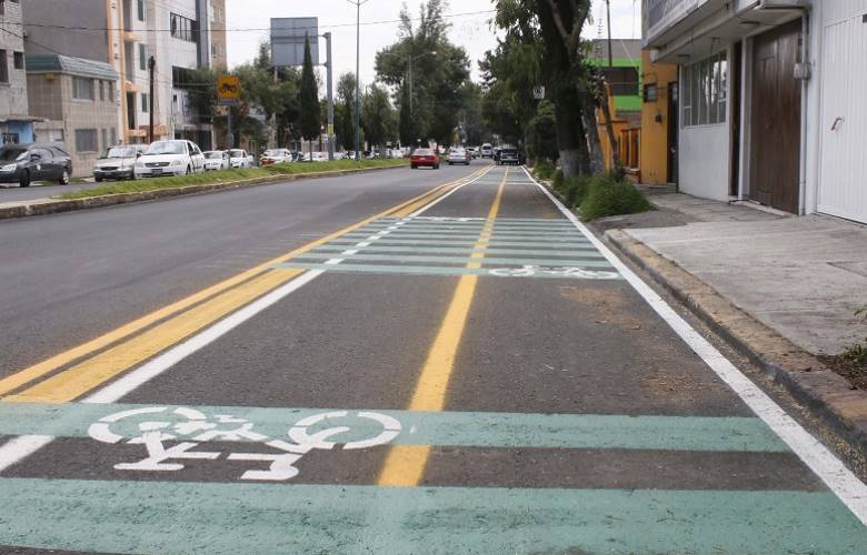Avanzan trabajos de señalización en ciclovía de avenida Hidalgo