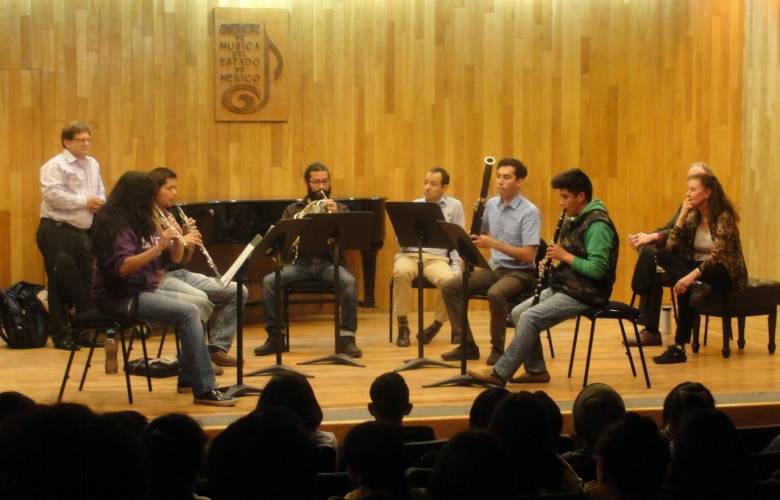 Ofrece COMEM programas como bachillerato musical, carreras técnicas y licenciaturas