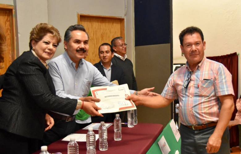 Capacita Secretario de la Contraloría a contralores sociales de Acambay