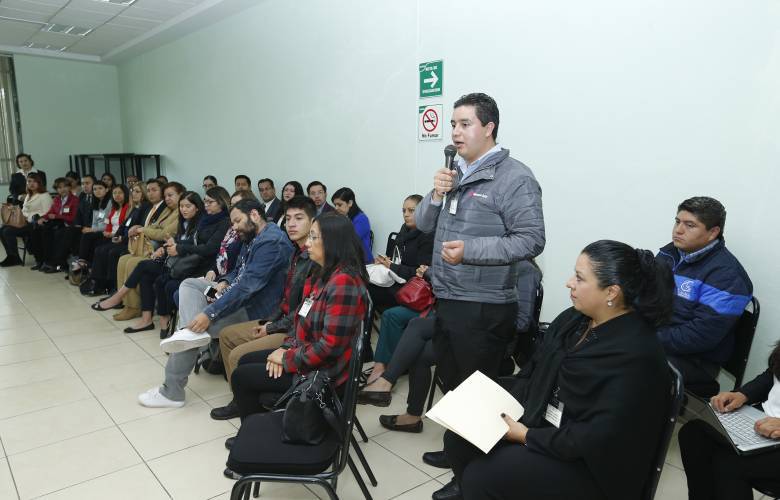 Teodoro Rentería presentó libro Mi vida son nuestras batallas en la UAEM