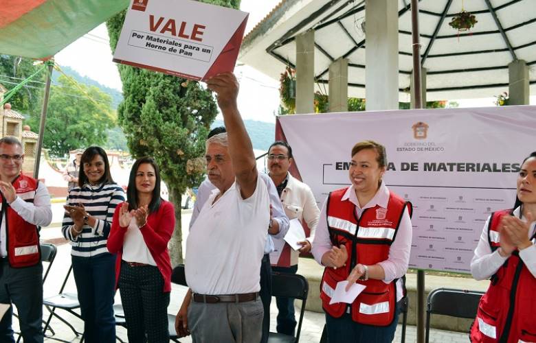 Entregan apoyos para reactivar la economía en comunidades afectadas por sismo
