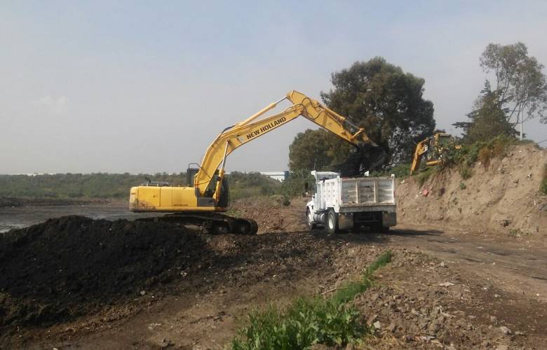 Trabajan organismos en desazolve de la presa el ángulo