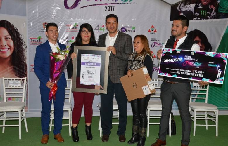 Entrega Izcalli premio municipal de la juventud 2017