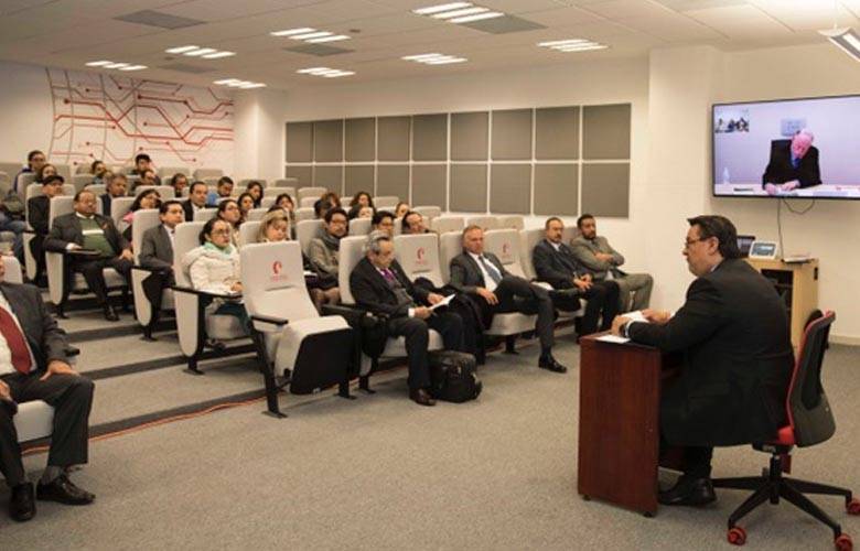 Presentan libro por telepresencia desde estados unidos