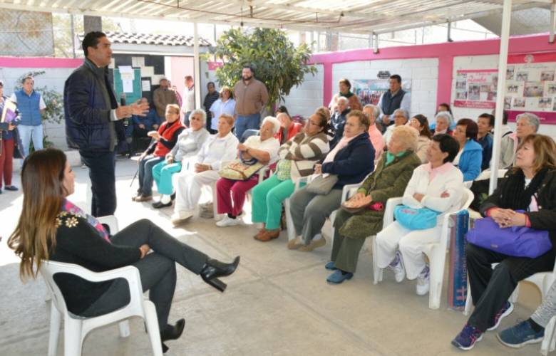 El alcalde Víctor Estrada atiende demandas de la comunidad en la quebrada