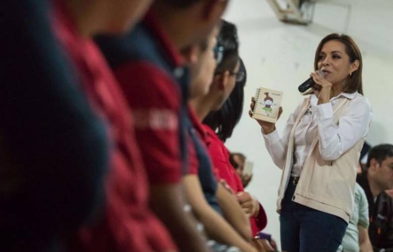 Apoyará Josefina a discapacitados; entrega volantes en Toluca
